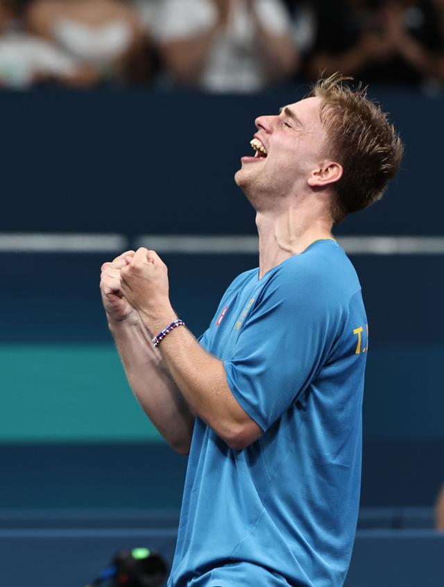 及背后的深 及背后的深